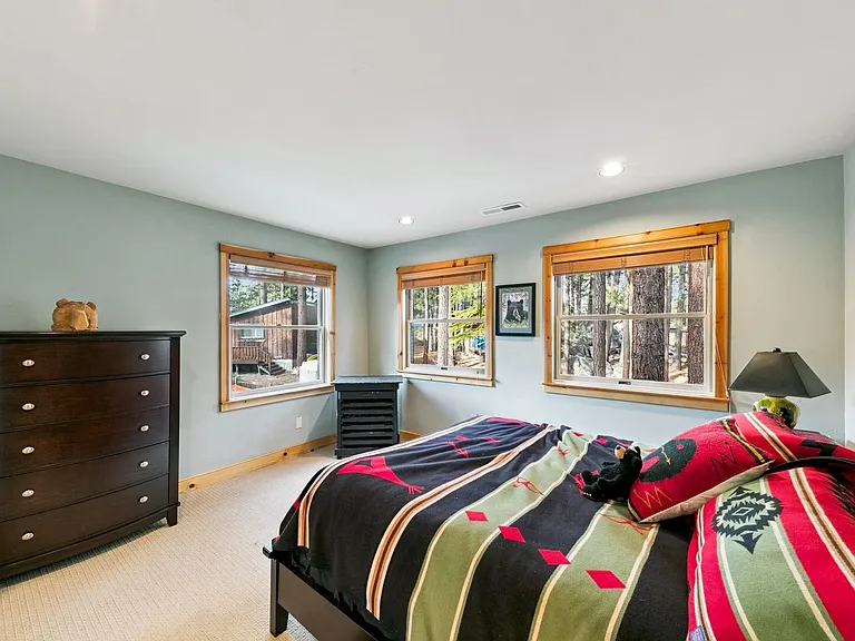 458 Center St — Photo 34