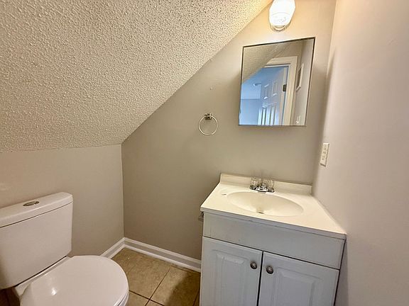 4th image of 1132 Montcalm St APT 3