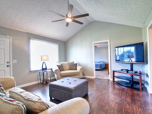 4th image of 502 Derby Pl