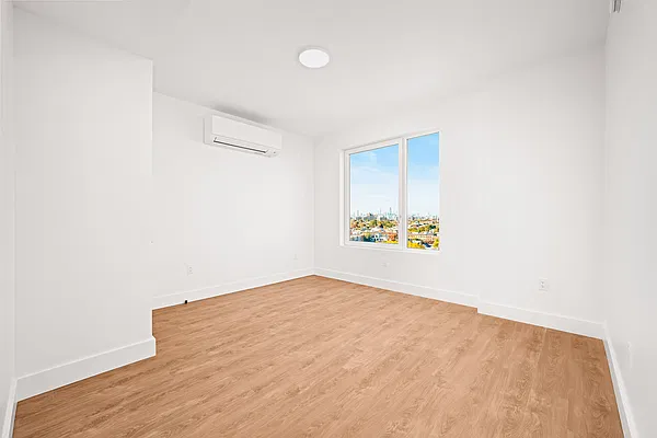 Bedroom, photo 1