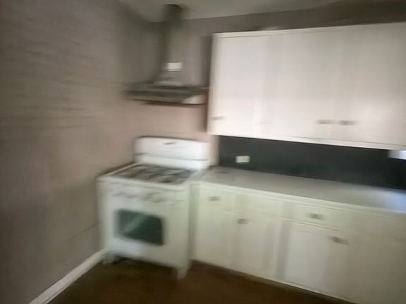 4th image of 1335 Clower