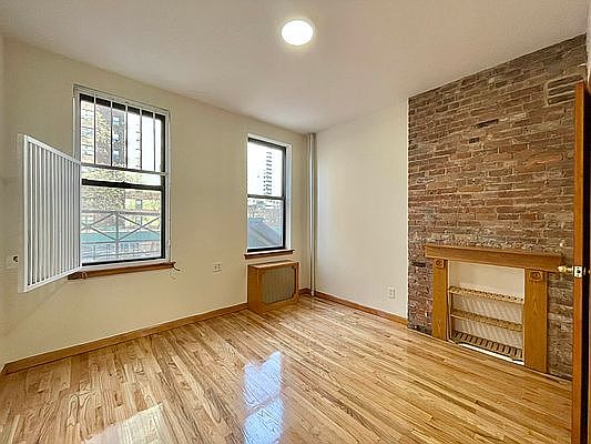 3rd image of 95 Pitt St #1