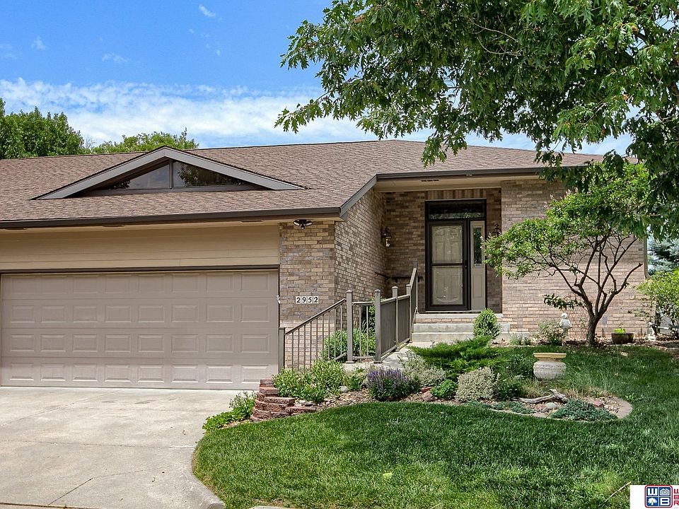 1st image of 2952 Park Place Dr