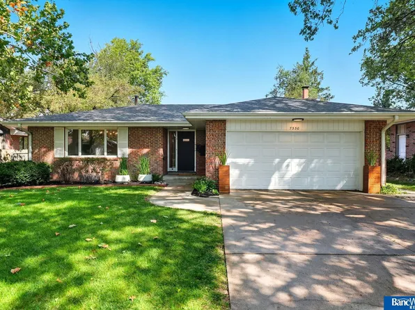 7330 Englewood Dr, Lincoln, NE 68510