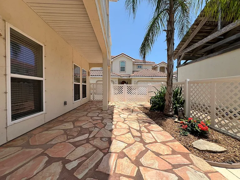 14813 Leeward Dr #404 — Photo 31