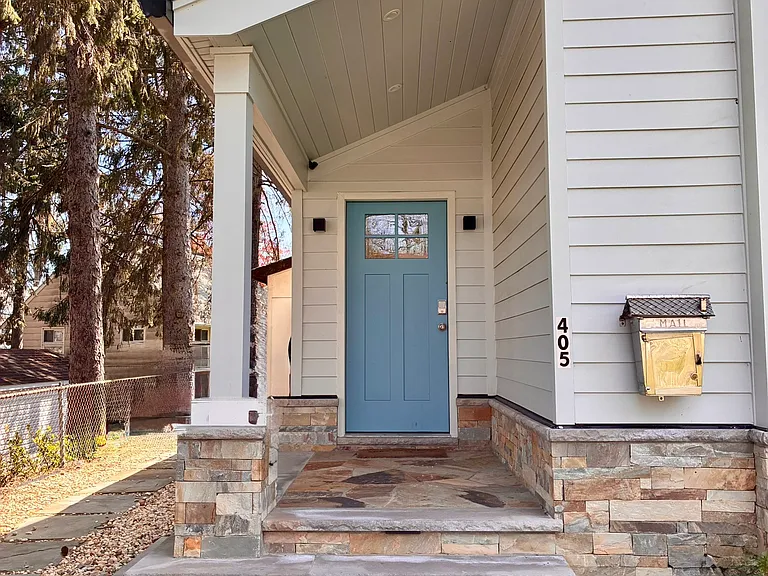 405 Calvin Ln #1 — Photo 1
