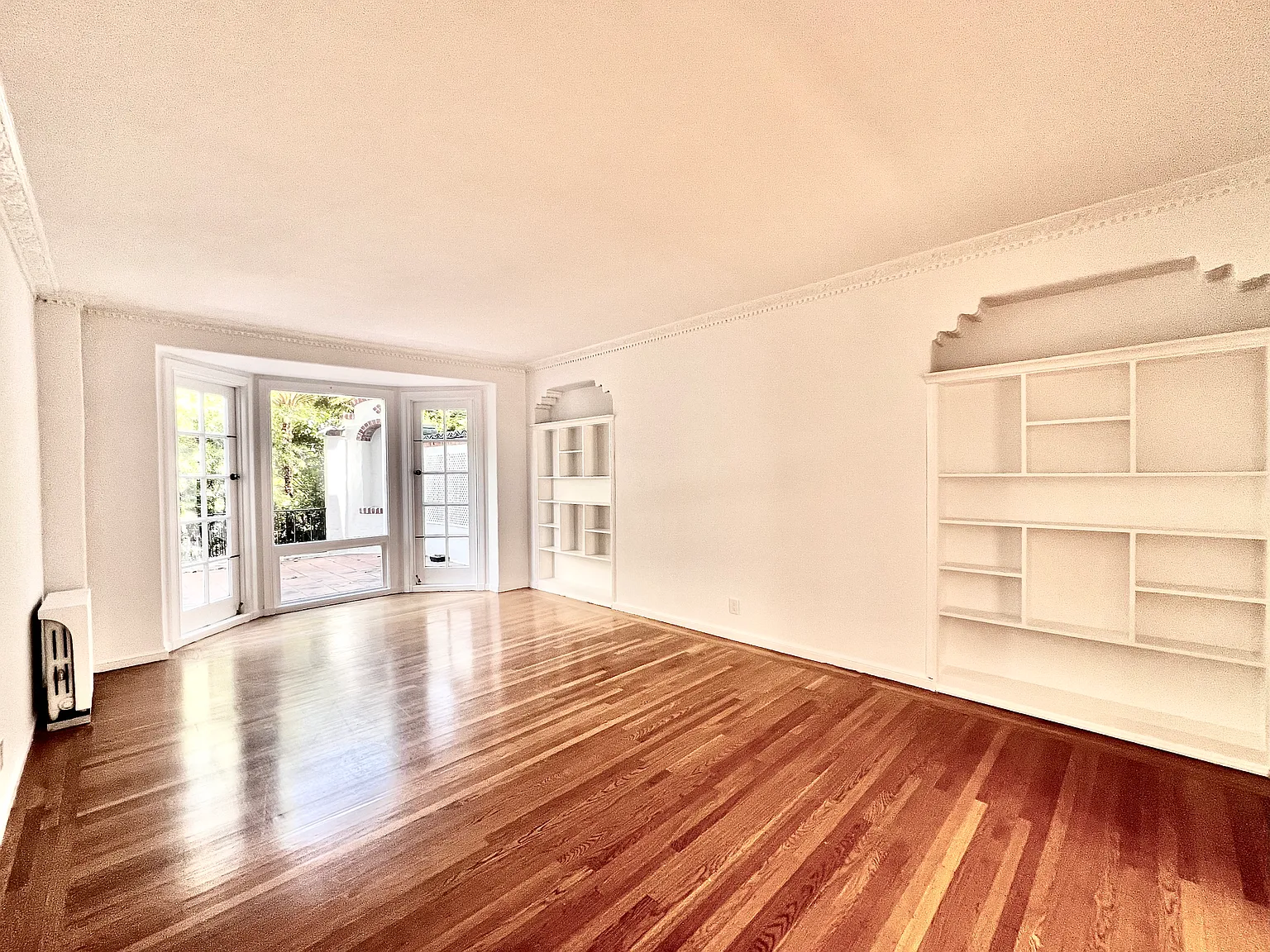 3 bed, 1900 sqft, $12,950 — Photo 2