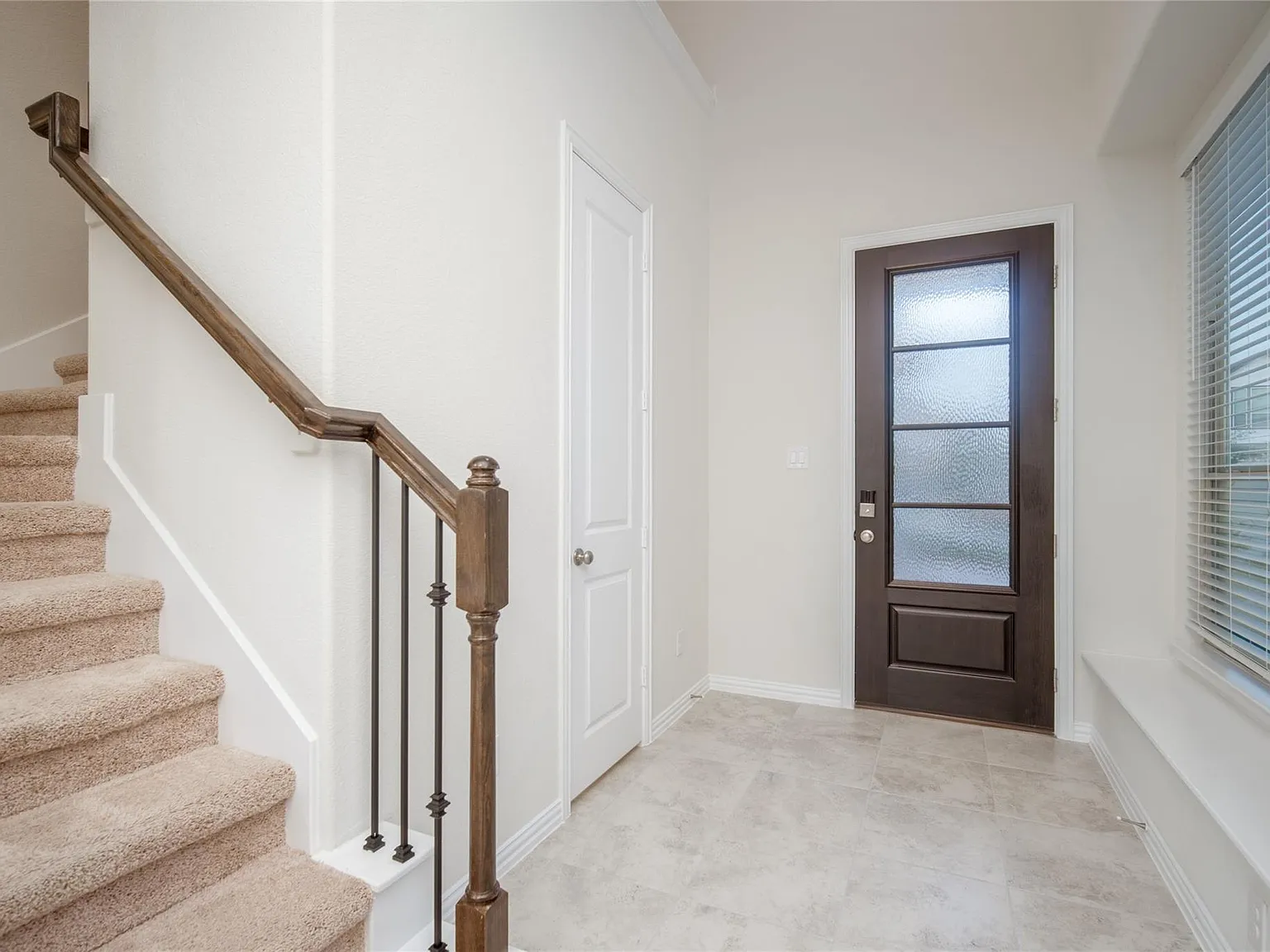 3 bed, 2.5 bath, 1598 sqft, $2,300 — Photo 4