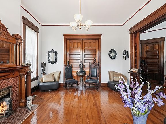 11th image of 1823 S Broadway St