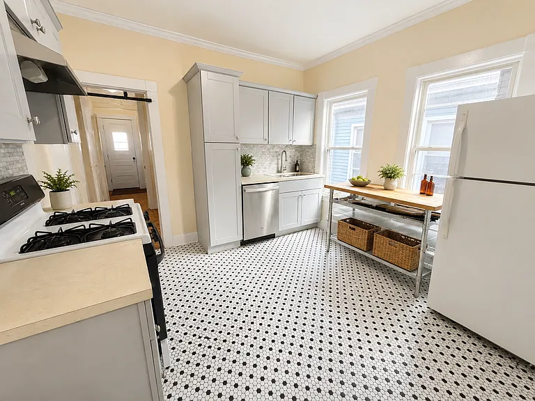 7 Stanford St #2 — Photo 3