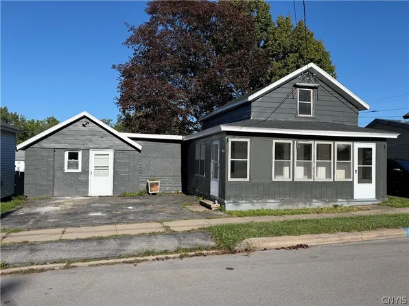 333 Duer St, Oswego, NY 13126