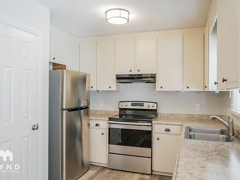 85 Richmond Dr — Photo 4