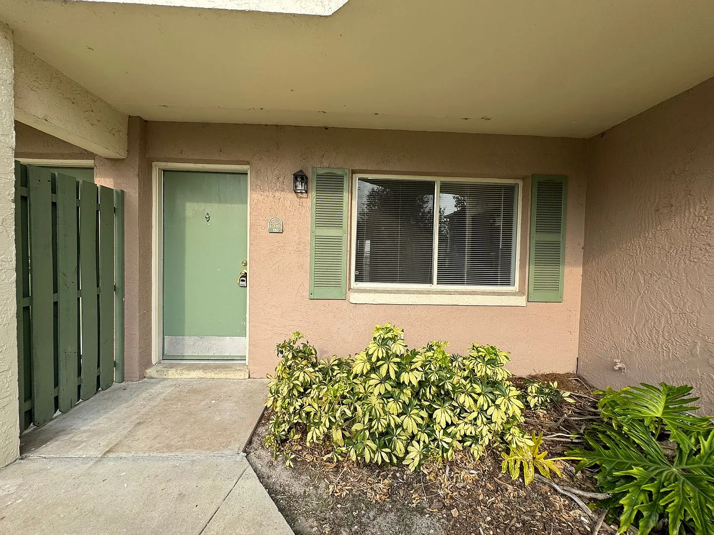 Move-In Ready Studio Affordable & Convenient! — Photo 2