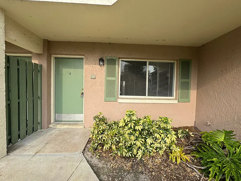 139 Oyster Bay Cir #130 — Photo 2