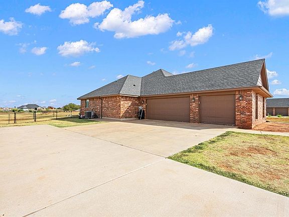 3rd image of 29837 E 830th Rd