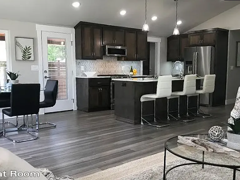 596 N Larch St — Photo 27