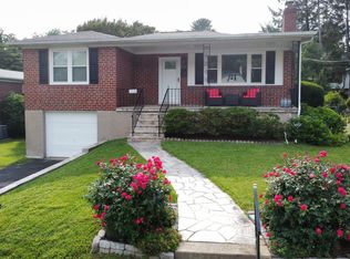 318 Lee Dr, Catonsville, MD 21228