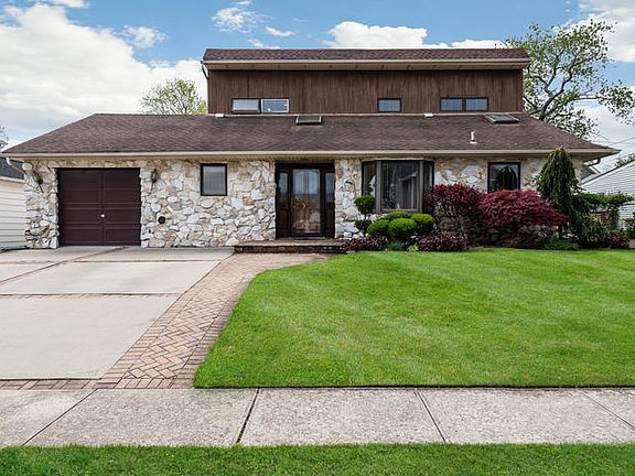 3rd image of 546 Rebecca Ln
