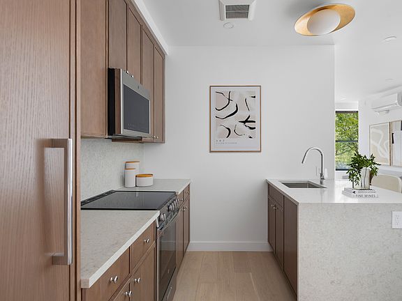 3rd image of 137 Avenue A APT 5B
