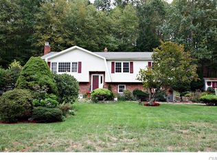 107 Thoreau Dr, Shelton, CT 06484