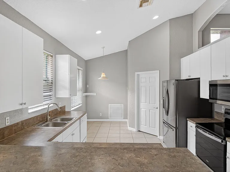 671 NW Stanford Ln — Photo 8