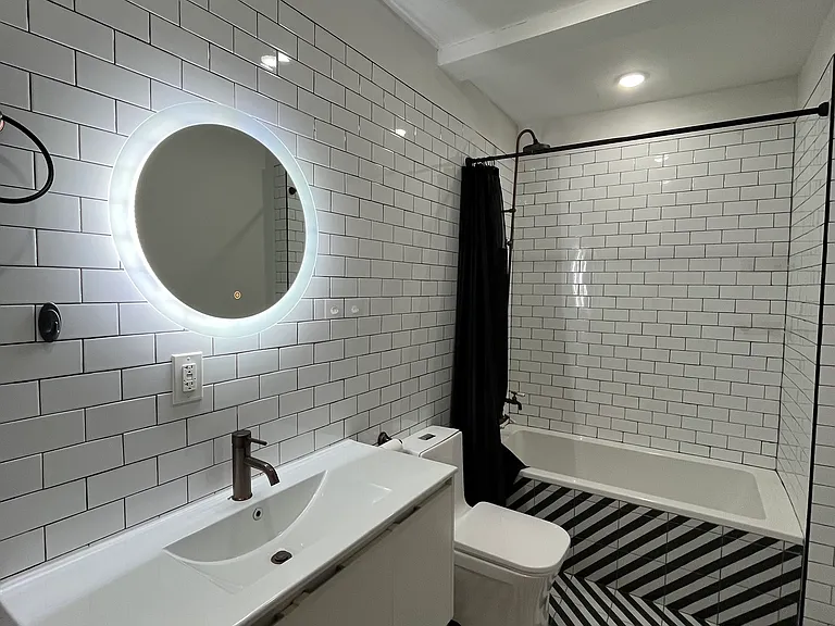 568-572 Communipaw Ave #201 — Photo 7