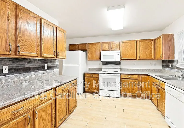 4423 Cades Cove Dr — Photo 6