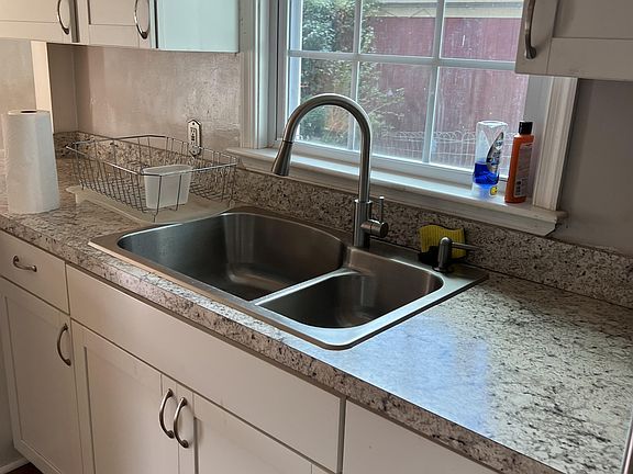 3rd image of 2917 Marne Ave