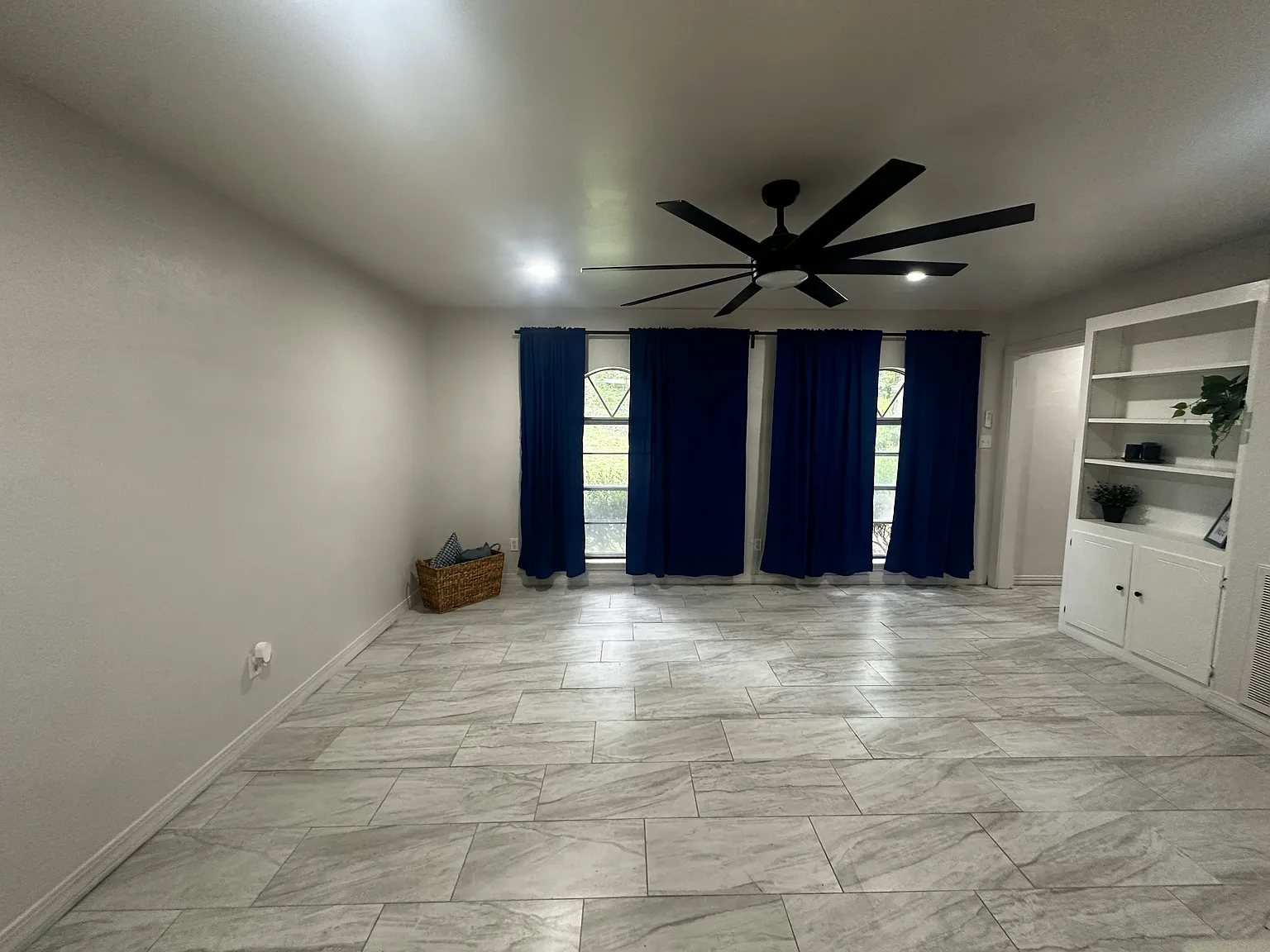 4 bed, 2800 sqft, $2,500 — Photo 2