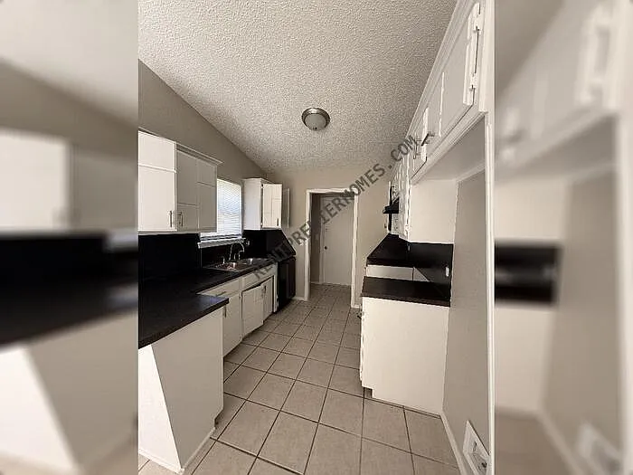 1720 SE 7th St — Photo 6