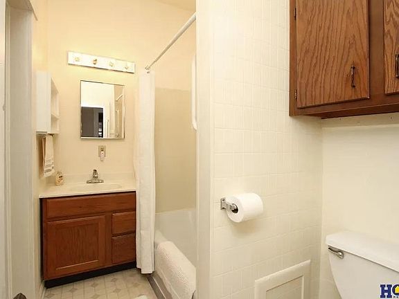4th image of 1019 B St