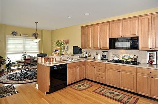 3rd image of 6 Avenir Ct