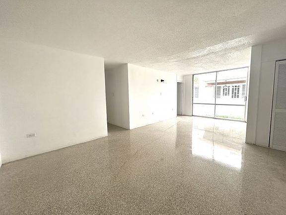 2nd image of Urb Valle Hermoso Bloque M 7 Guanajibo