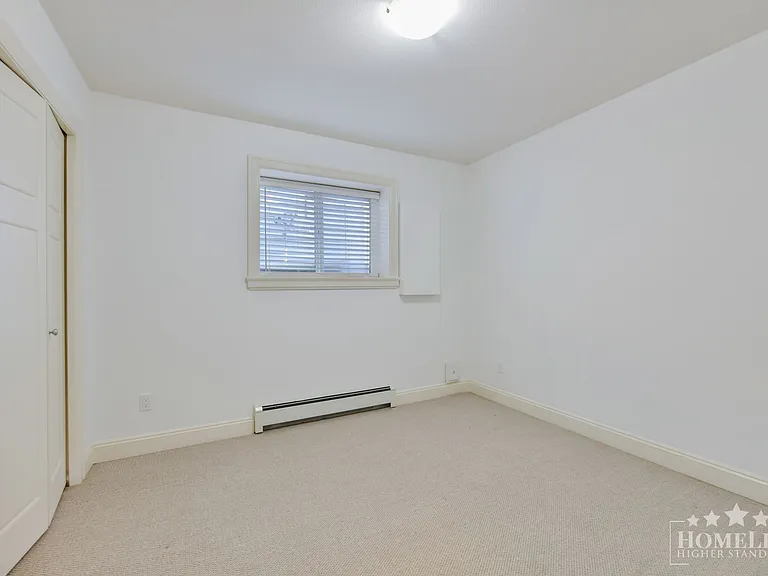 6129 148th St #BASEMENT — Photo 9