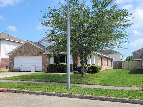 3rd image of 10802 Adler Dr