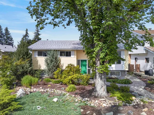 10968 35a Ave NW, Edmonton, AB T6J 0A3
