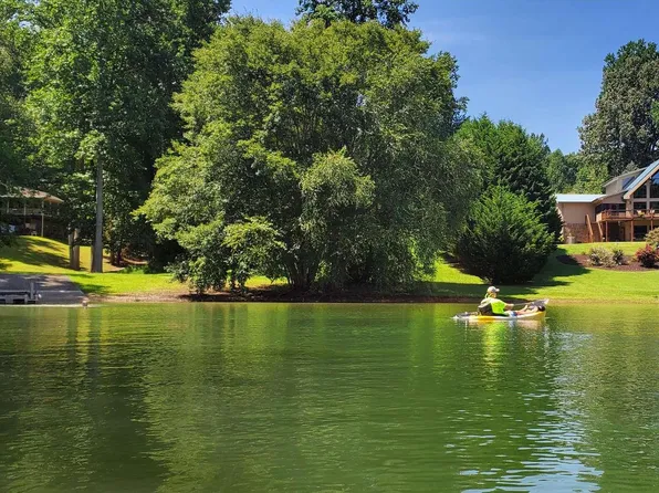 8 & 9 E Lakeview Dr, Hayesville, NC 28904