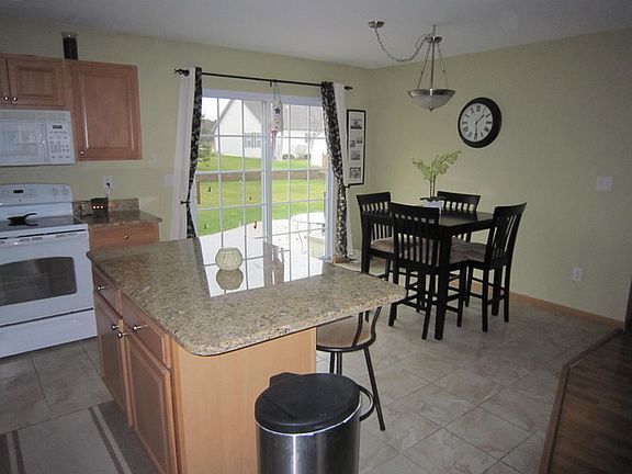 5th image of 633 S Balsam Dr