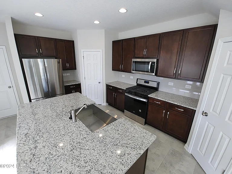 11253 Minnetta Ct — Photo 7