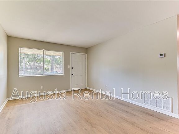 5th image of 329 E View Dr