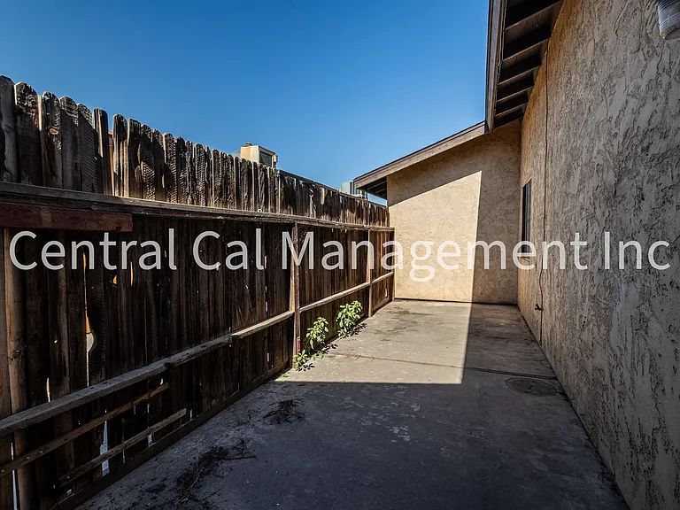 6208 Stine Rd — Photo 8