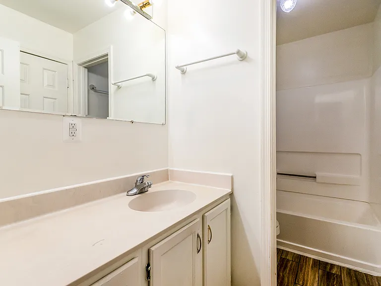 5704 Monroe St — Photo 8