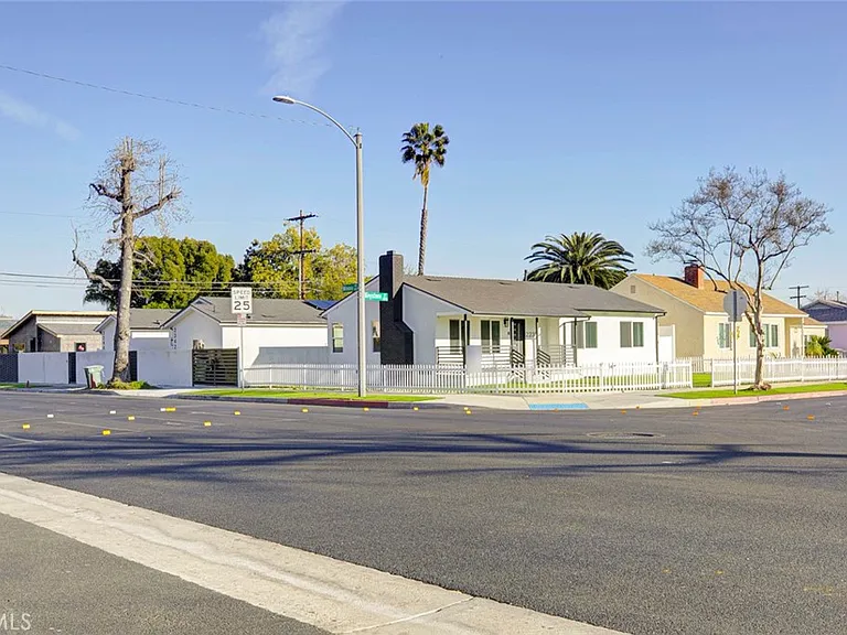 2242 N Keystone St — Photo 26
