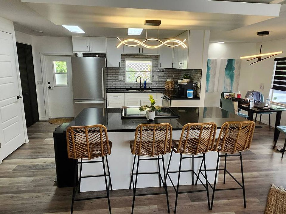 1st image of 2948 Reinhard Ave