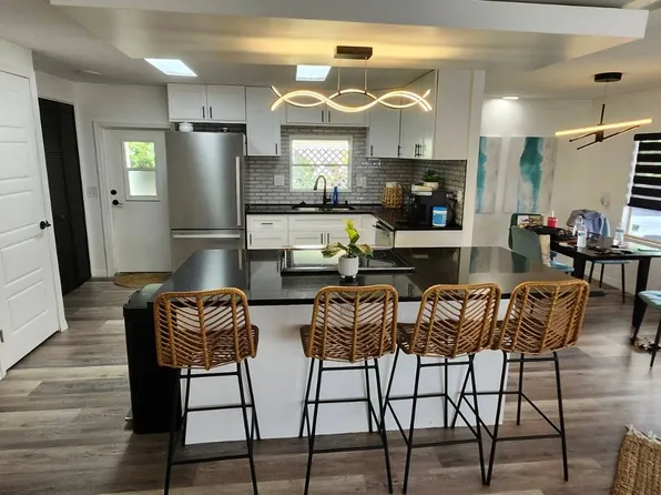 2948 Reinhard Ave, Sarasota, FL 34234
