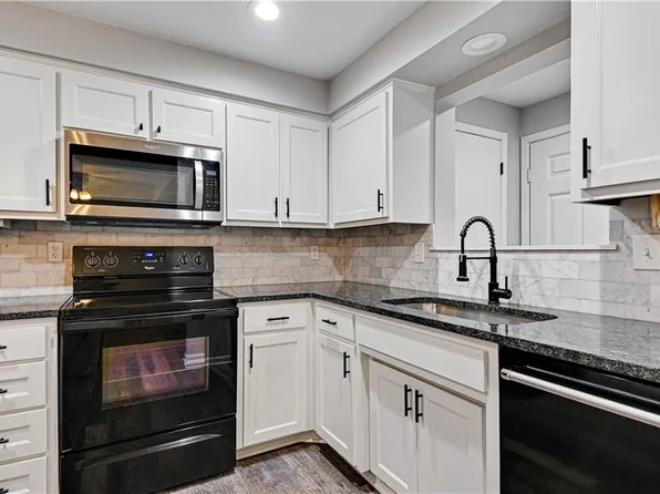 12714 W 110th Ter, Overland Park, KS 66210