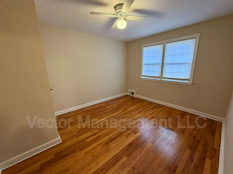 1160 Whitney Ave E — Photo 5