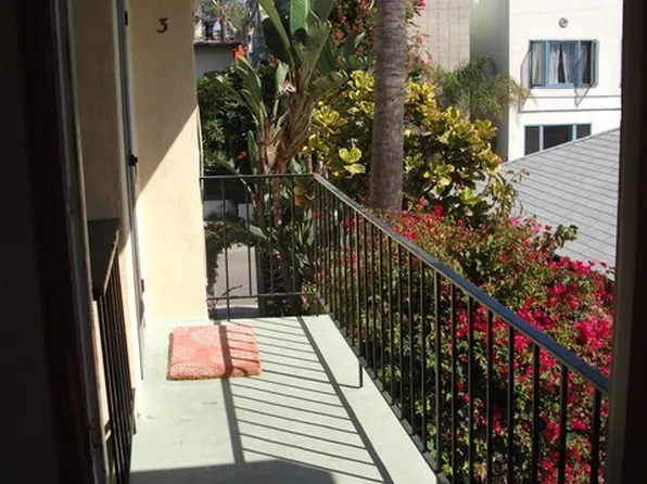110 Brooks Ave APT 4, Venice, CA 90291