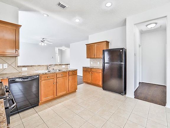 5th image of 17806 Laurelton Dr