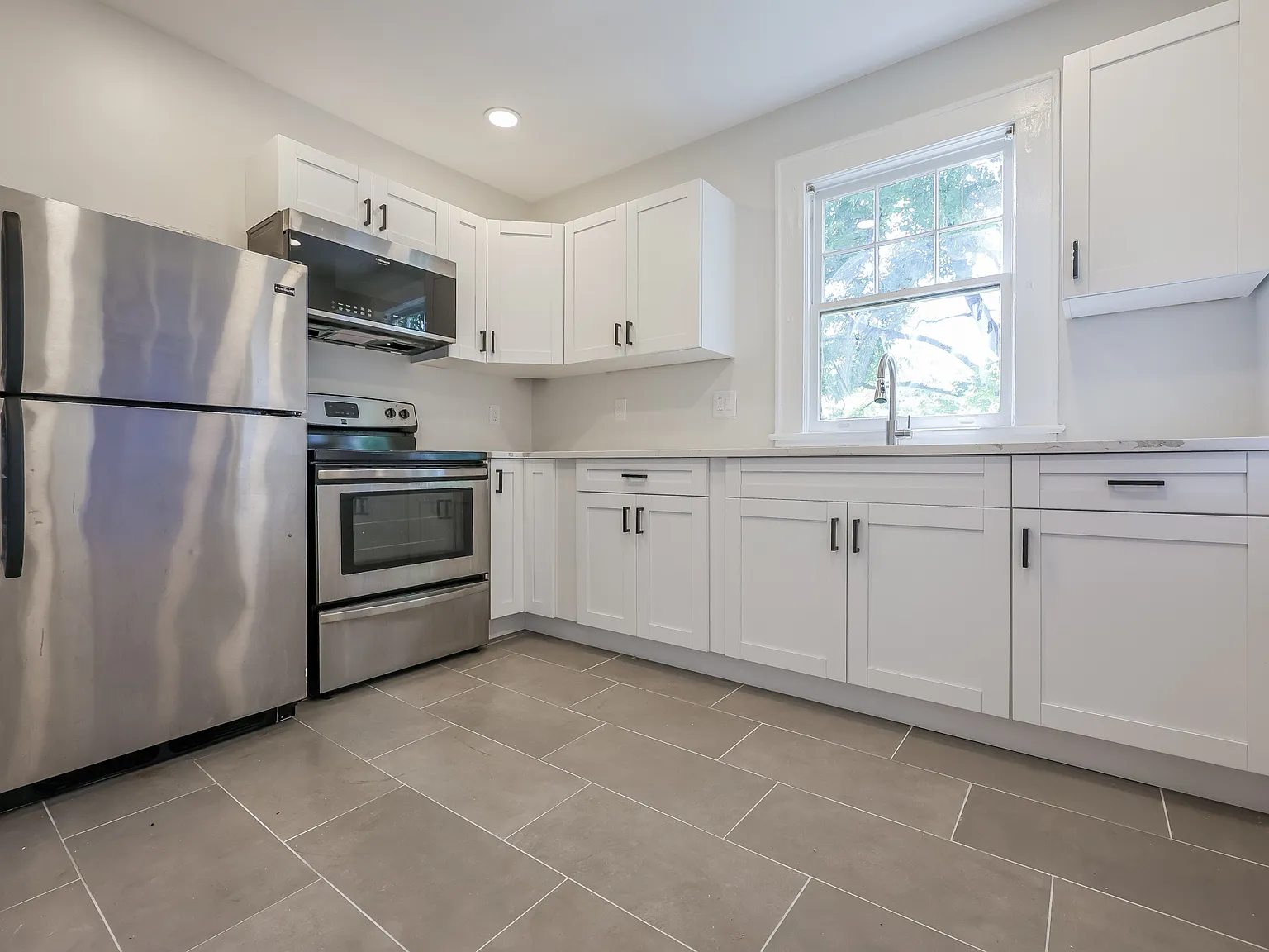 444 Walnut Ave — Photo 2